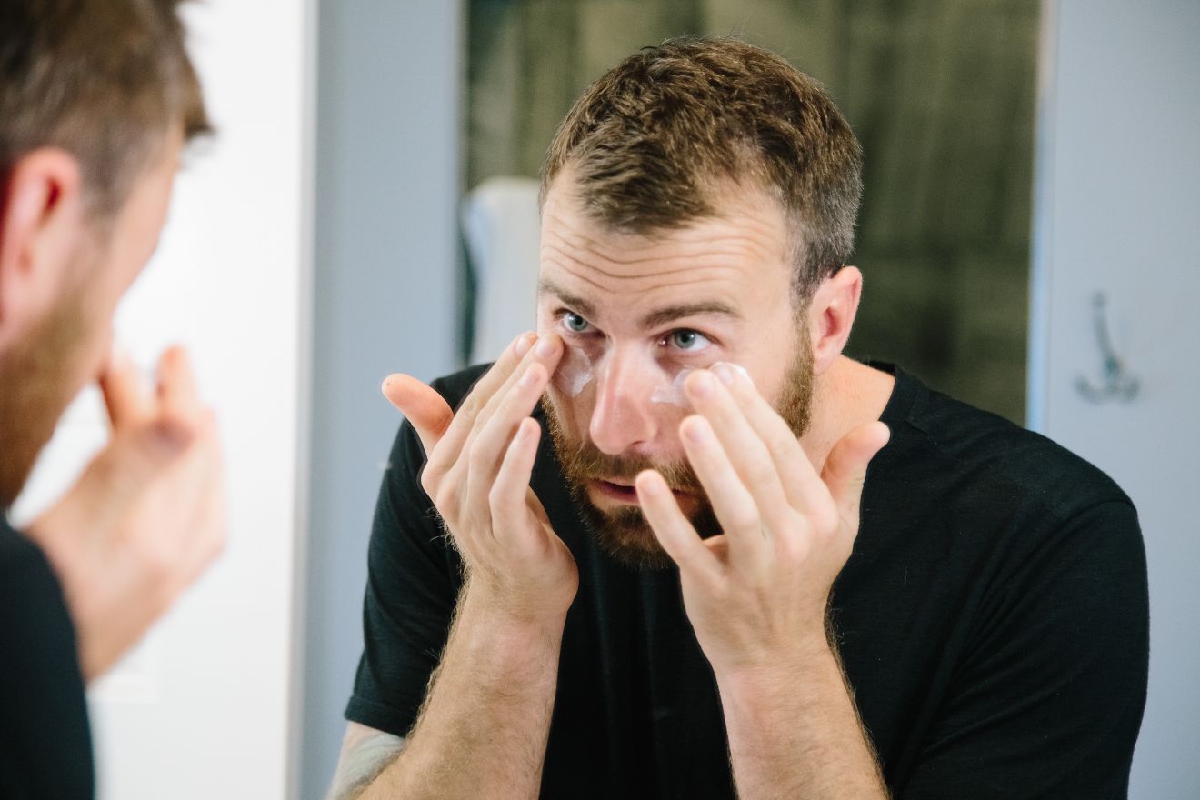 Men's Grooming Tips for On-the-Go Guys